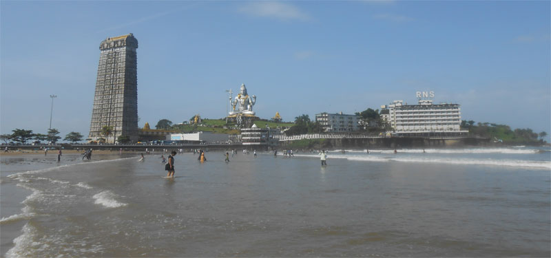 Murudeshwara Beach in Karnataka