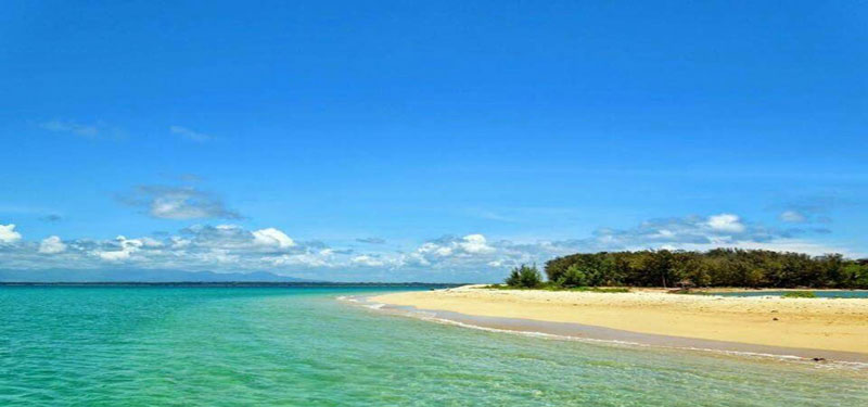 Apuao Grande Island Beach in Philippines
